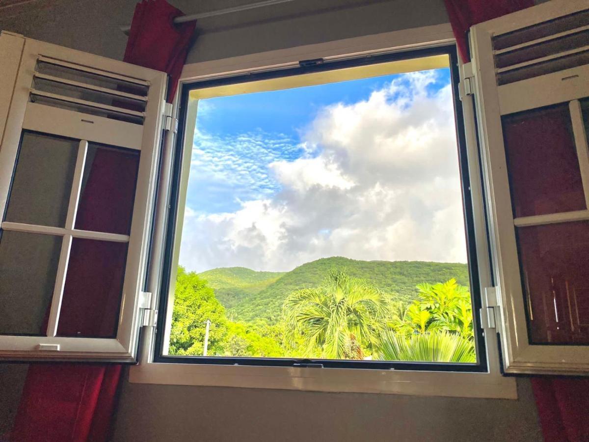 Habitation Baliache - Maison Creole Avec Jardin Privatif, Plage A 200M Deshaies Eksteriør bilde
